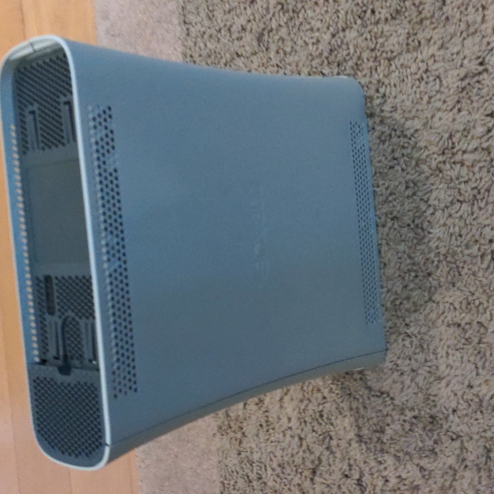 Xbox 360 White - Picture 2 of 3